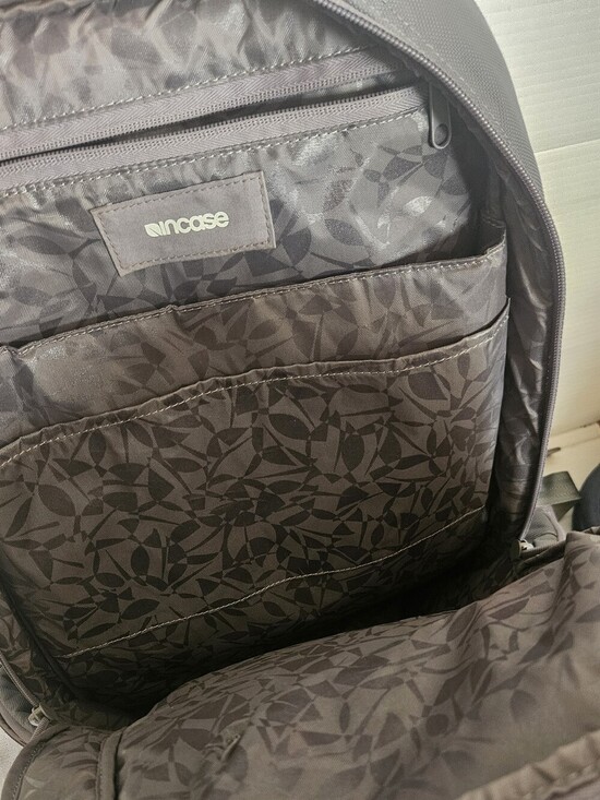 Incase ICON Backpack – Large Tech Backpack Laptop Tablet Phone pockets Gray main image 12